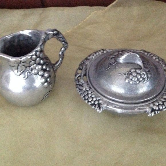 Pewter Vintage Carson Statesmetal Raised Grape Design Tray w/Sugar & Creamer - Picture 9 of 11